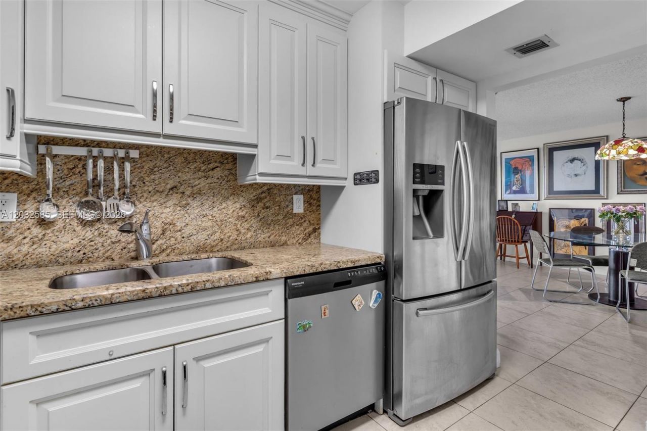 1400 Saint Charles Pl , Unit 623, Pembroke Pines, FL 33026 Photo