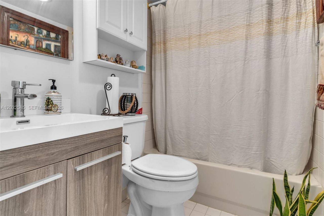 1400 Saint Charles Pl , Unit 623, Pembroke Pines, FL 33026 Photo