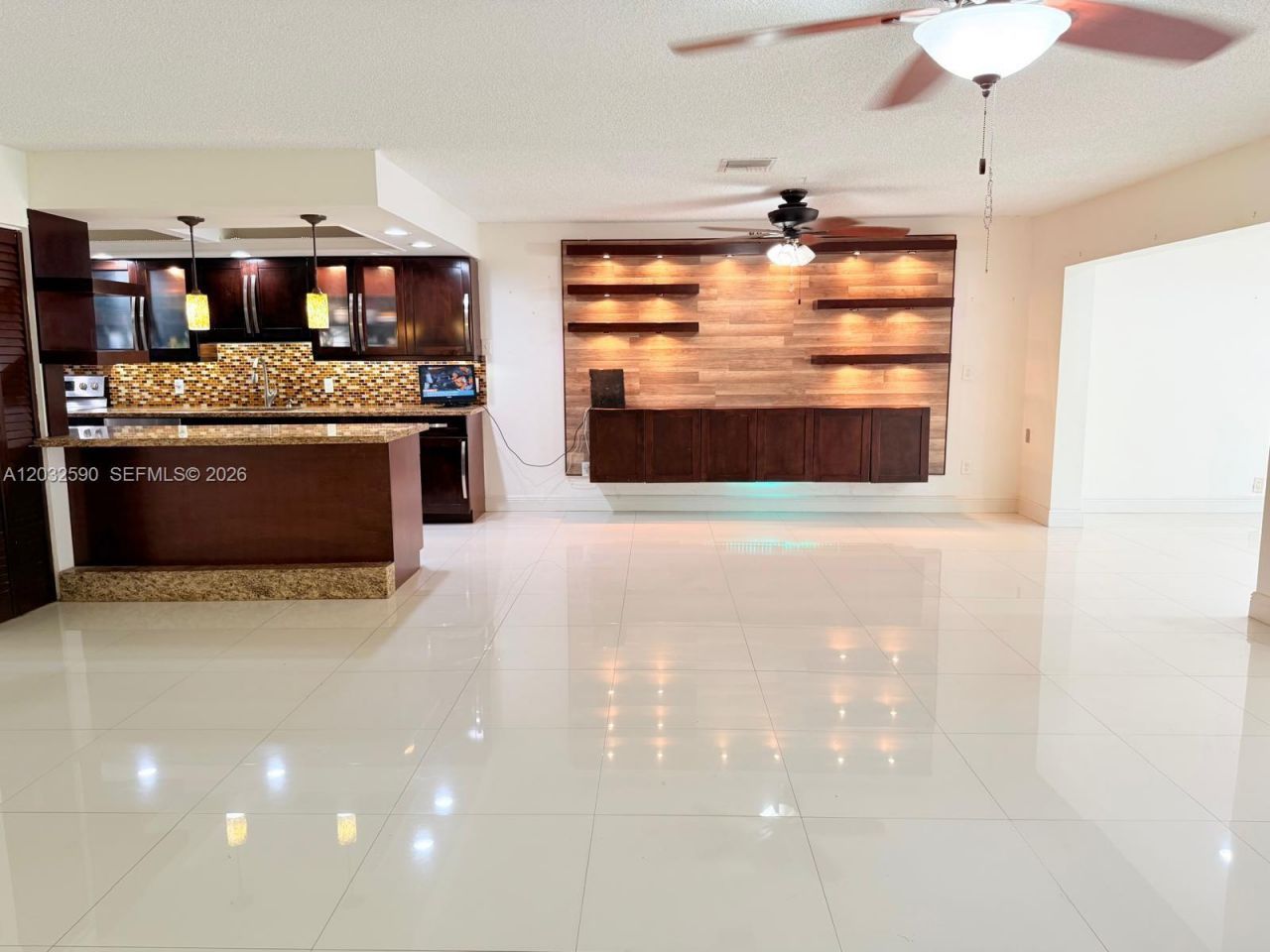 18801 Oakland Hills Dr , Hialeah, FL 33015 Photo