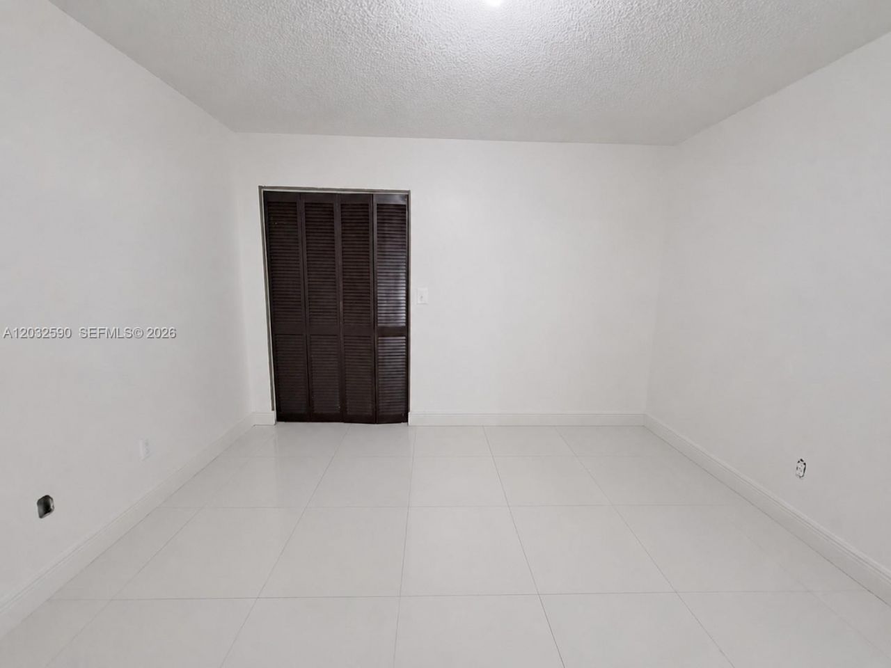 18801 Oakland Hills Dr , Hialeah, FL 33015 Photo