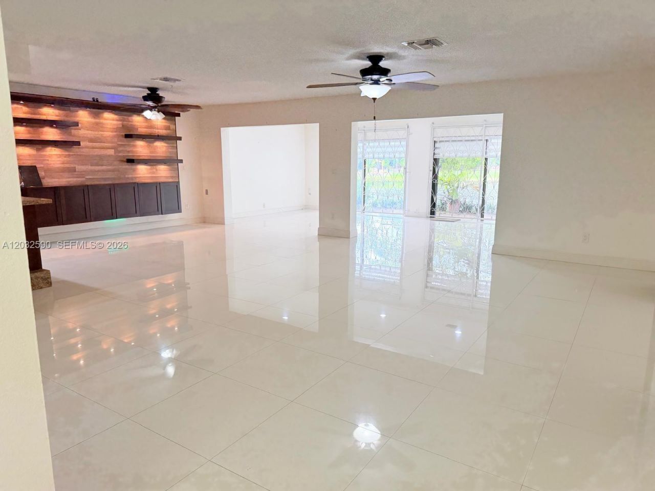 18801 Oakland Hills Dr , Hialeah, FL 33015 Photo