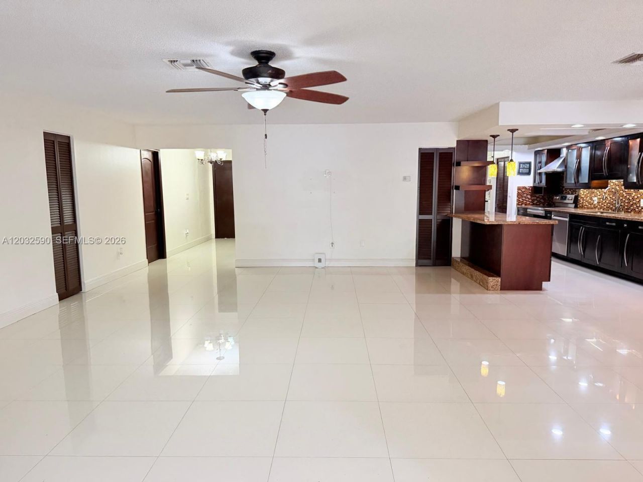 18801 Oakland Hills Dr , Hialeah, FL 33015 Photo