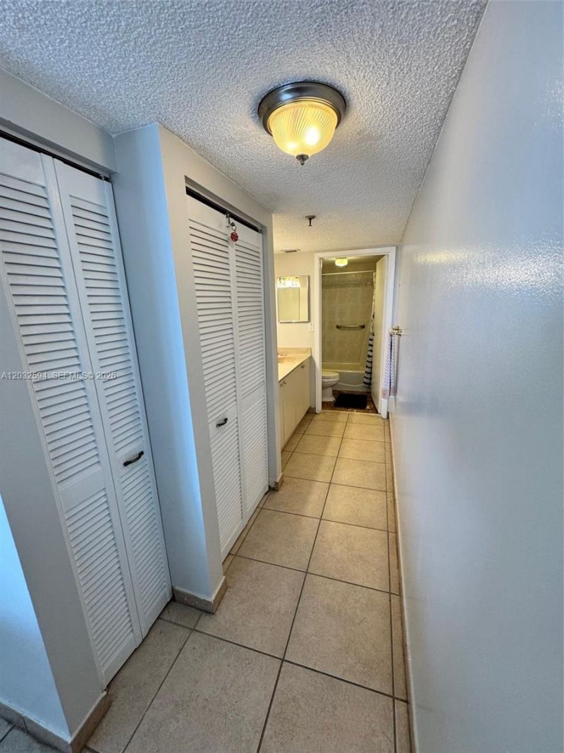 2625 Collins Ave , Unit 1801, Miami Beach, FL 33140 Photo
