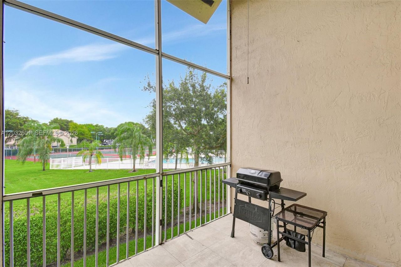 16339 Malibu Dr , Unit 22, Weston, FL 33326 Photo