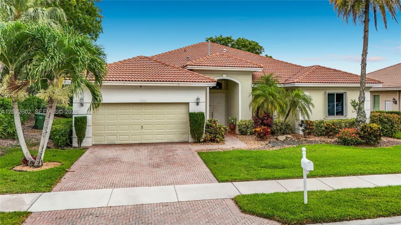 19302 SW 68th St , Pembroke Pines, FL 33332 Photo