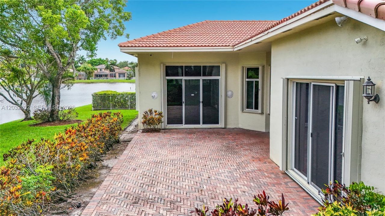 19302 SW 68th St , Pembroke Pines, FL 33332 Photo