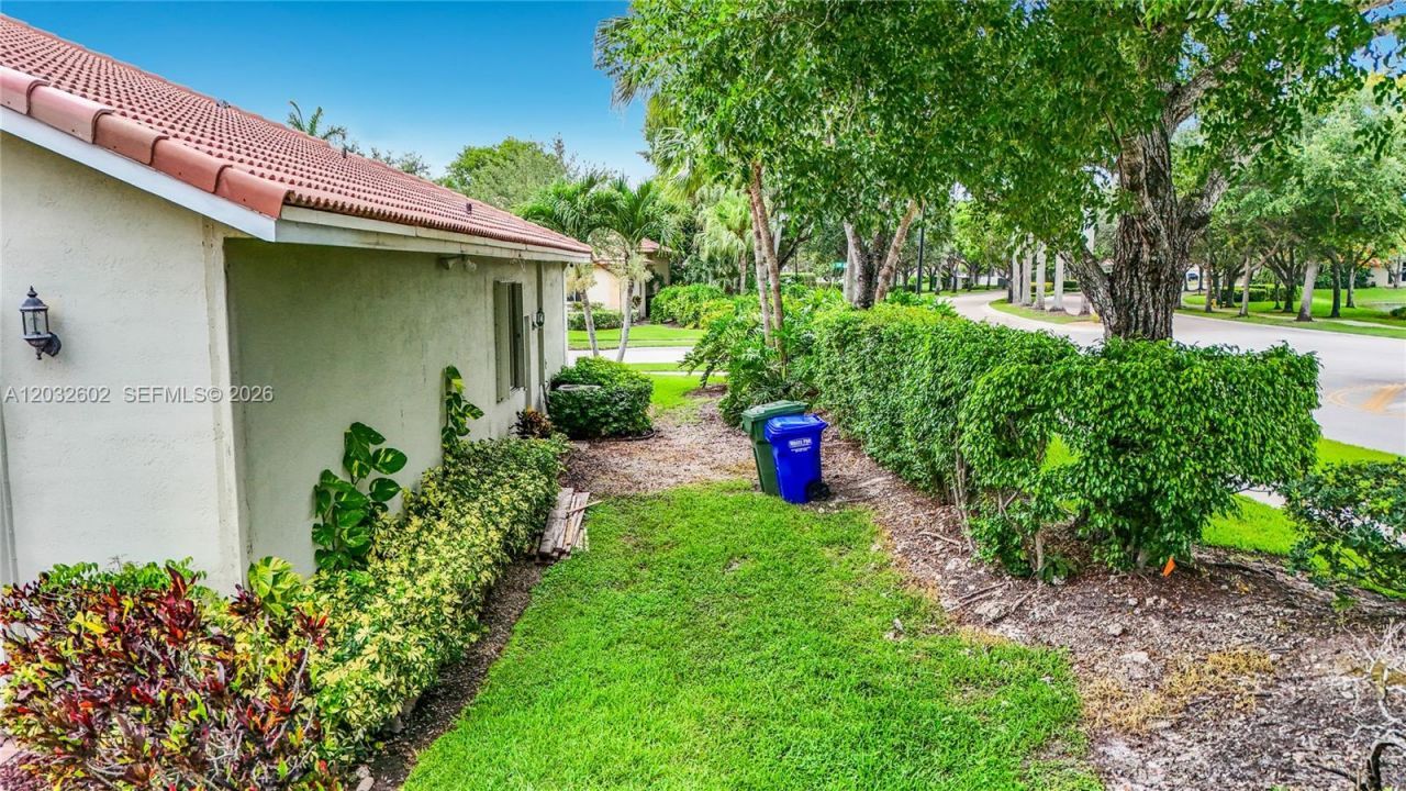 19302 SW 68th St , Pembroke Pines, FL 33332 Photo