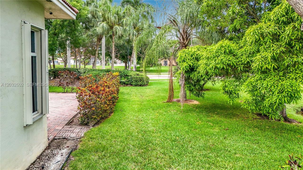 19302 SW 68th St , Pembroke Pines, FL 33332 Photo