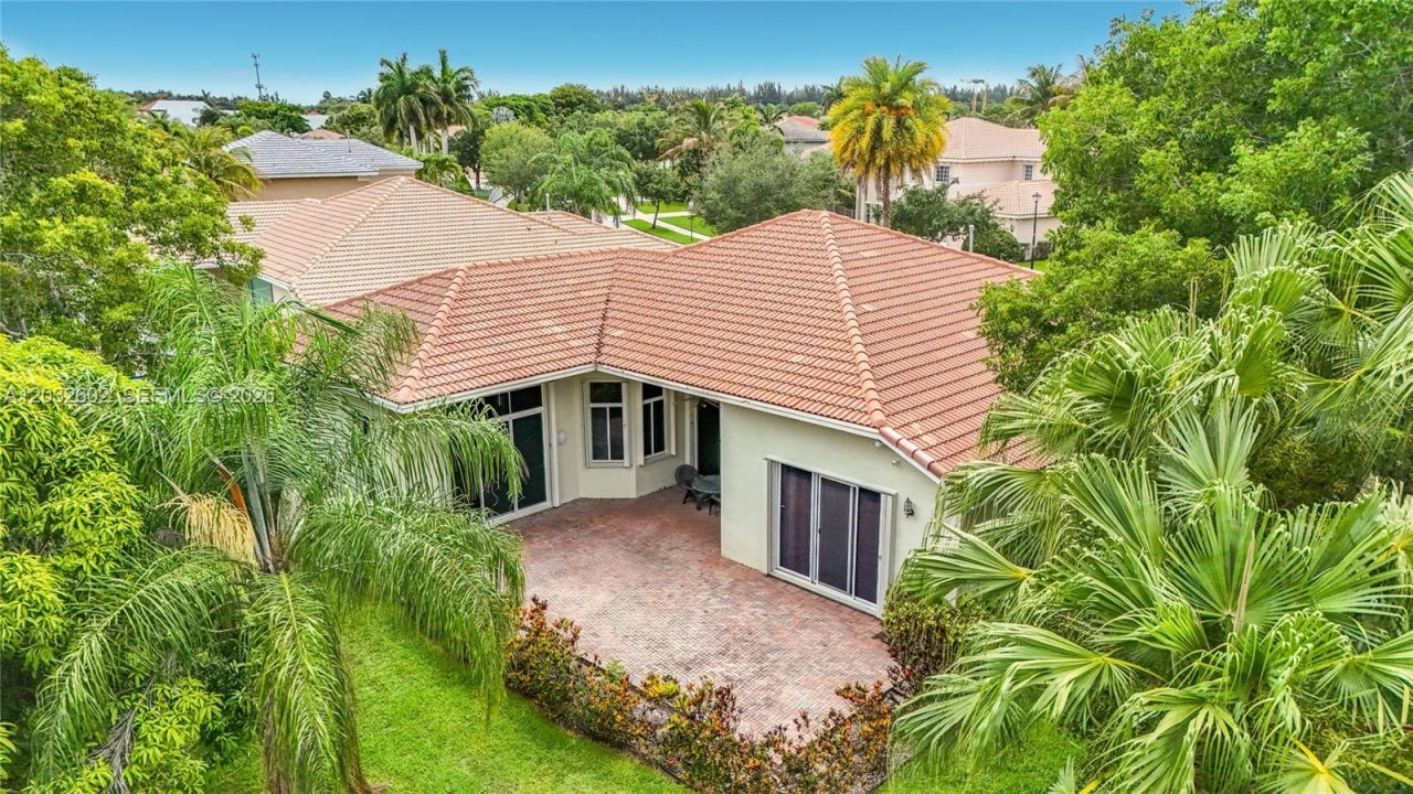 19302 SW 68th St , Pembroke Pines, FL 33332 Photo