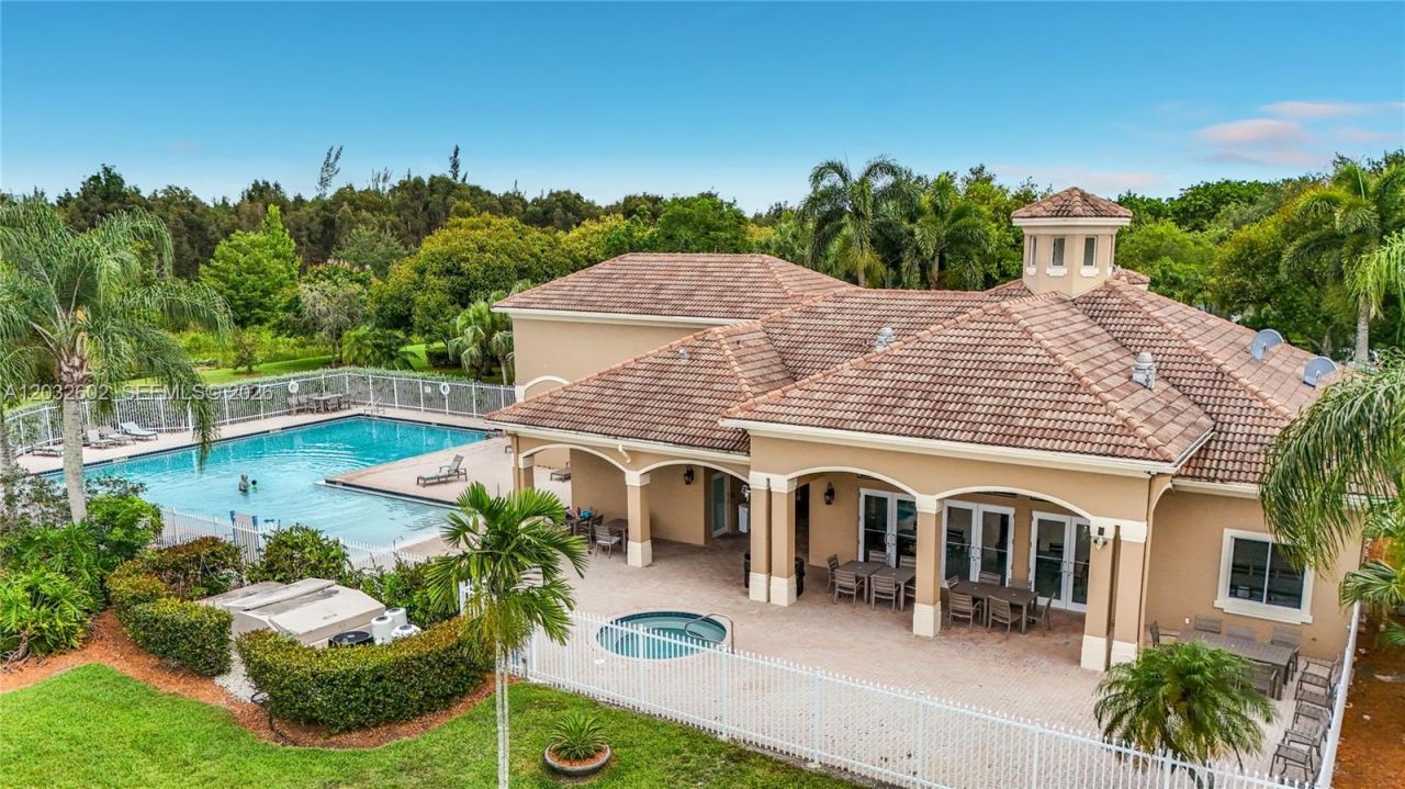 19302 SW 68th St , Pembroke Pines, FL 33332 Photo