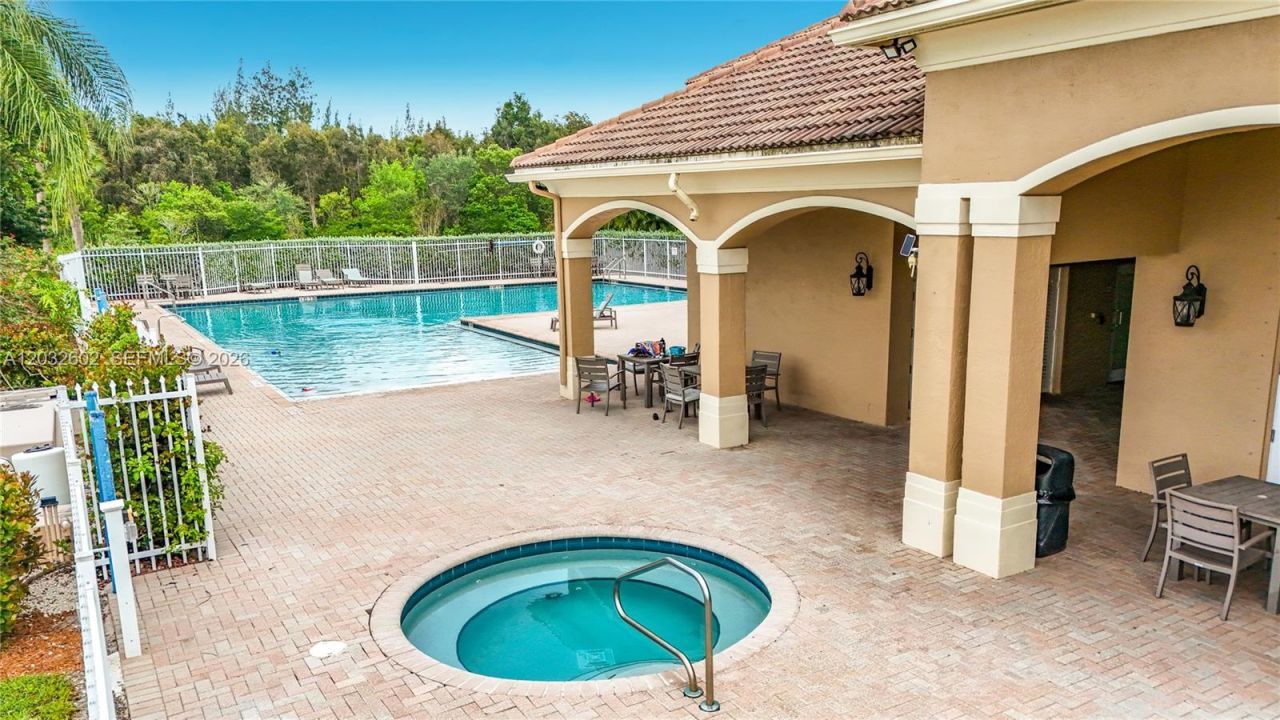 19302 SW 68th St , Pembroke Pines, FL 33332 Photo