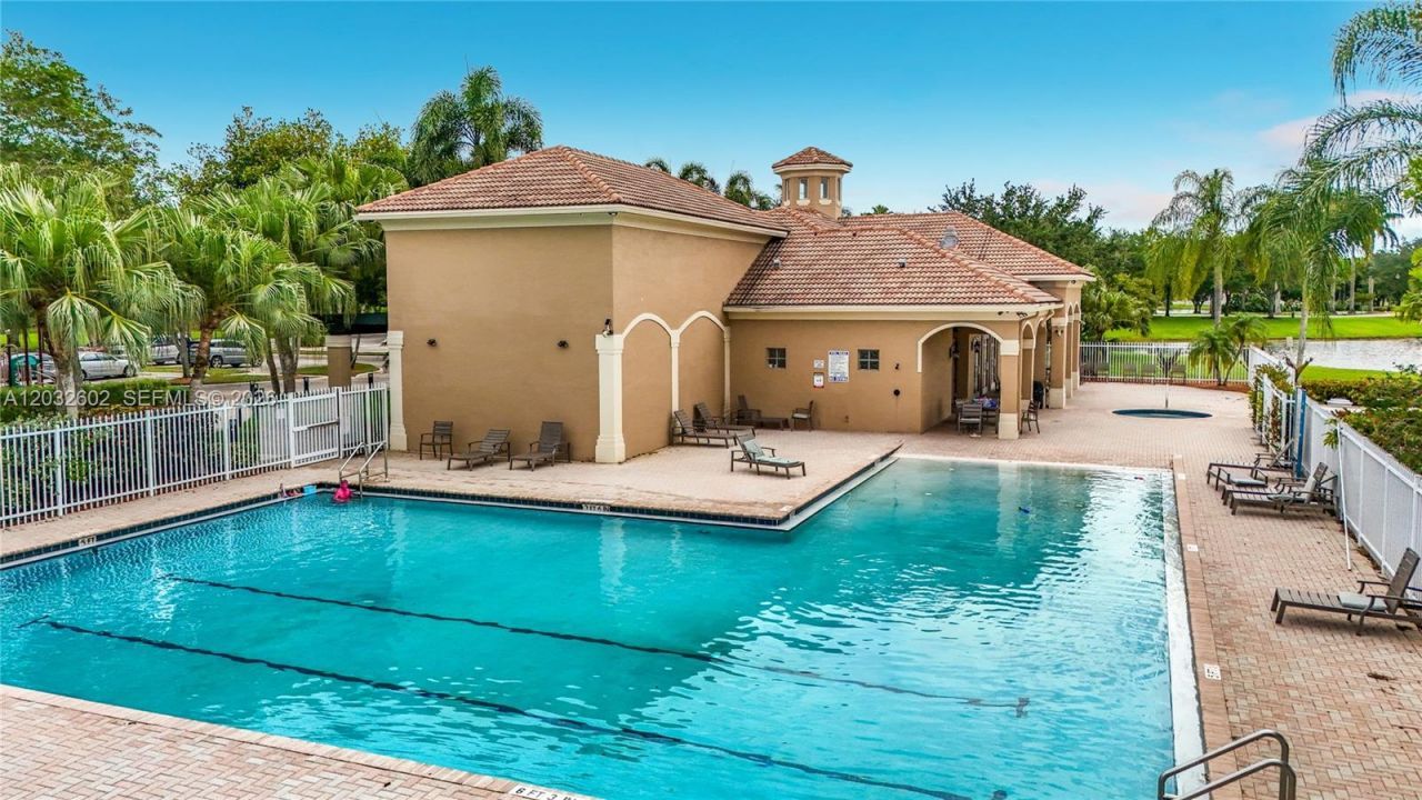 19302 SW 68th St , Pembroke Pines, FL 33332 Photo