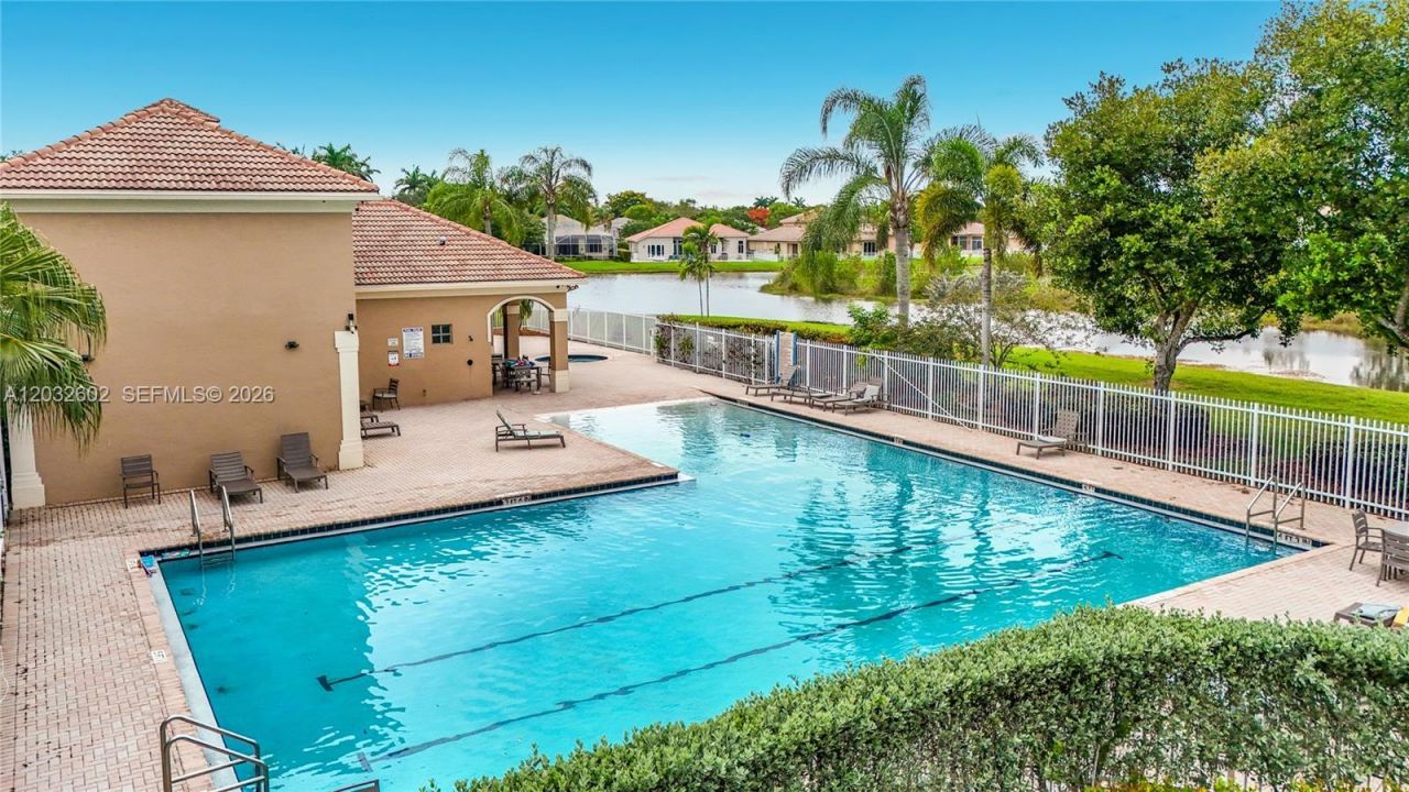 19302 SW 68th St , Pembroke Pines, FL 33332 Photo