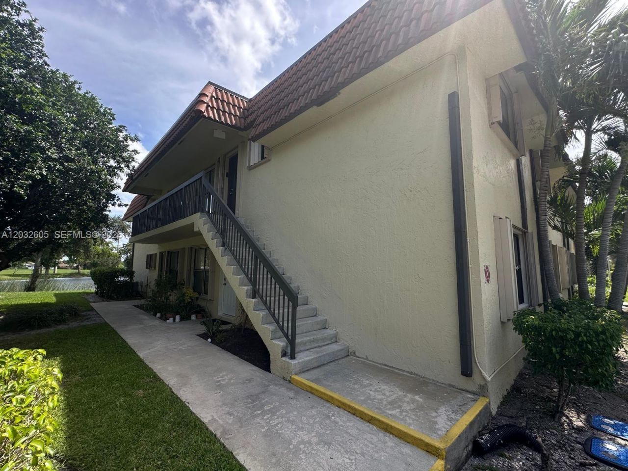 10050 NW 6th St , Unit 202, Pembroke Pines, FL 33024 Photo