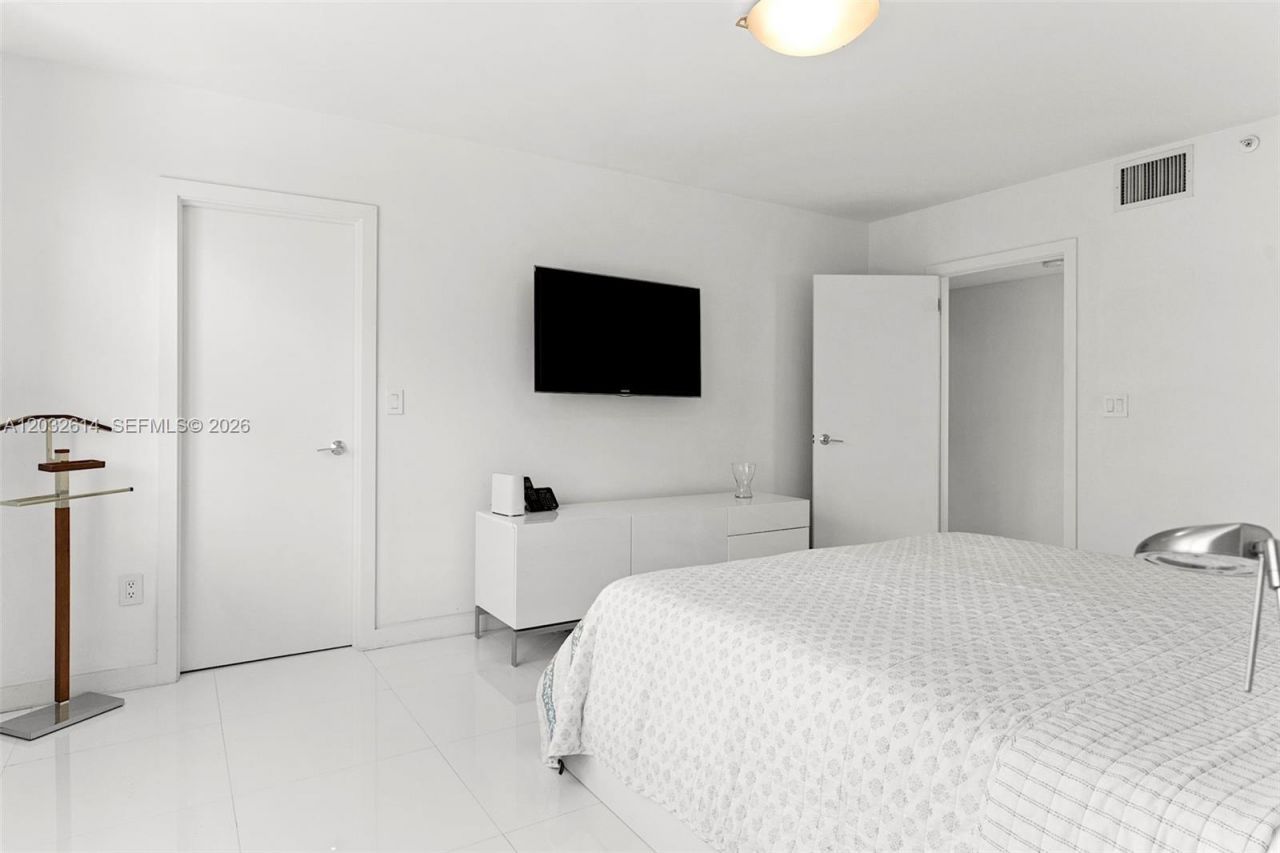 800 Claughton Island Drive , Unit 505, Miami, FL 33131 Photo