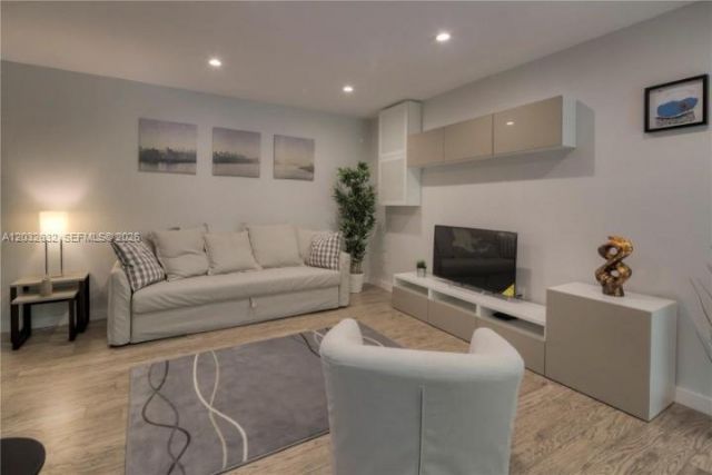 659 Meridian Ave , Unit 10, Miami Beach, FL 33139 Photo