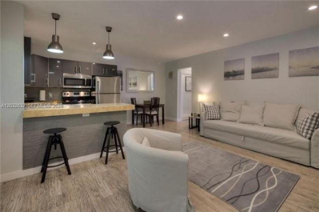 659 Meridian Ave , Unit 10, Miami Beach, FL 33139 Photo