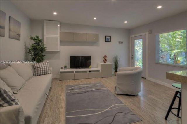 659 Meridian Ave , Unit 10, Miami Beach, FL 33139 Photo