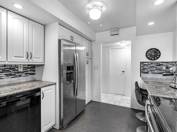 1000 Parkview Dr , Unit 715, Hallandale Beach, FL 33009