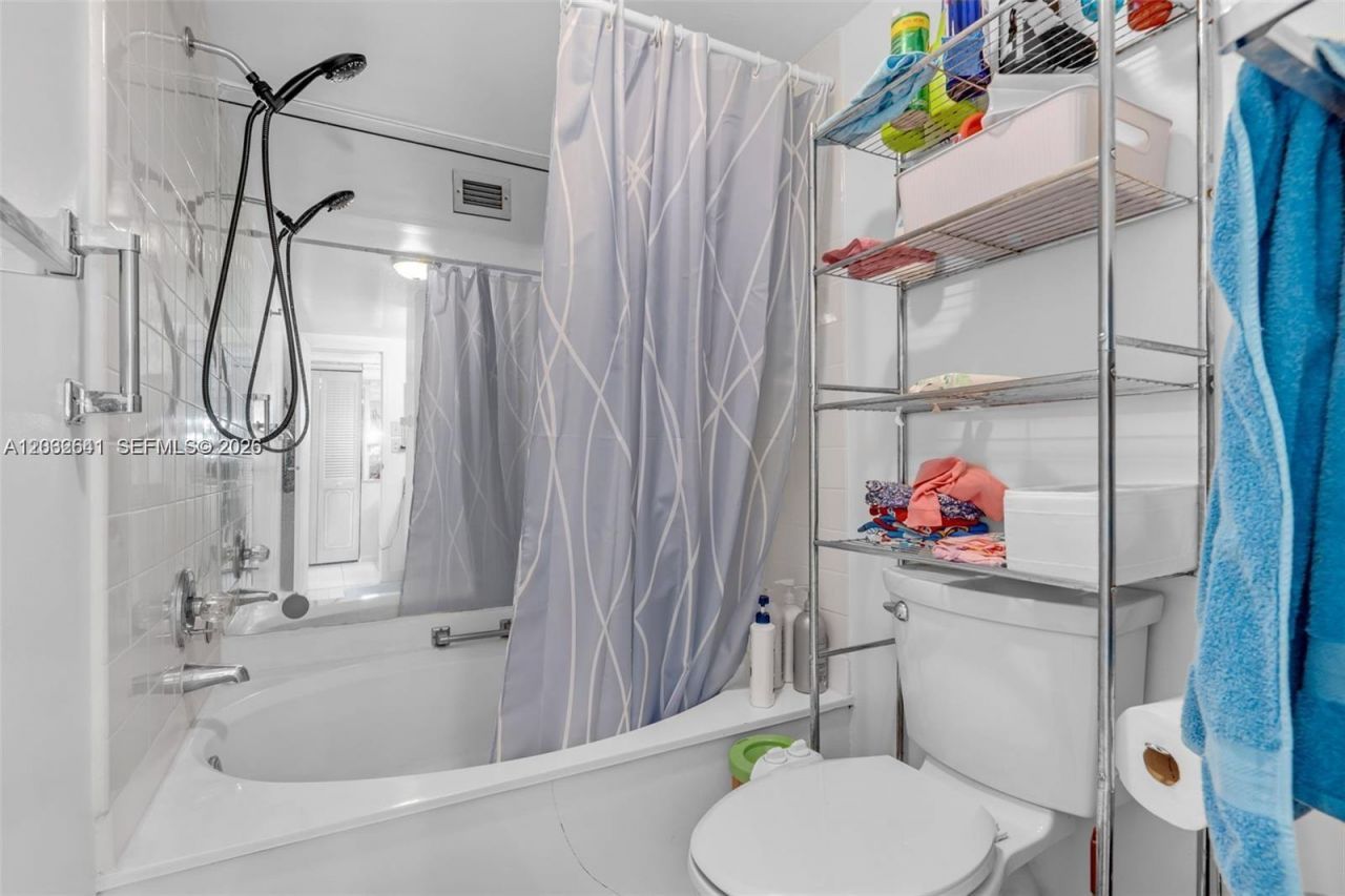 1000 Parkview Dr , Unit 715, Hallandale Beach, FL 33009 Photo