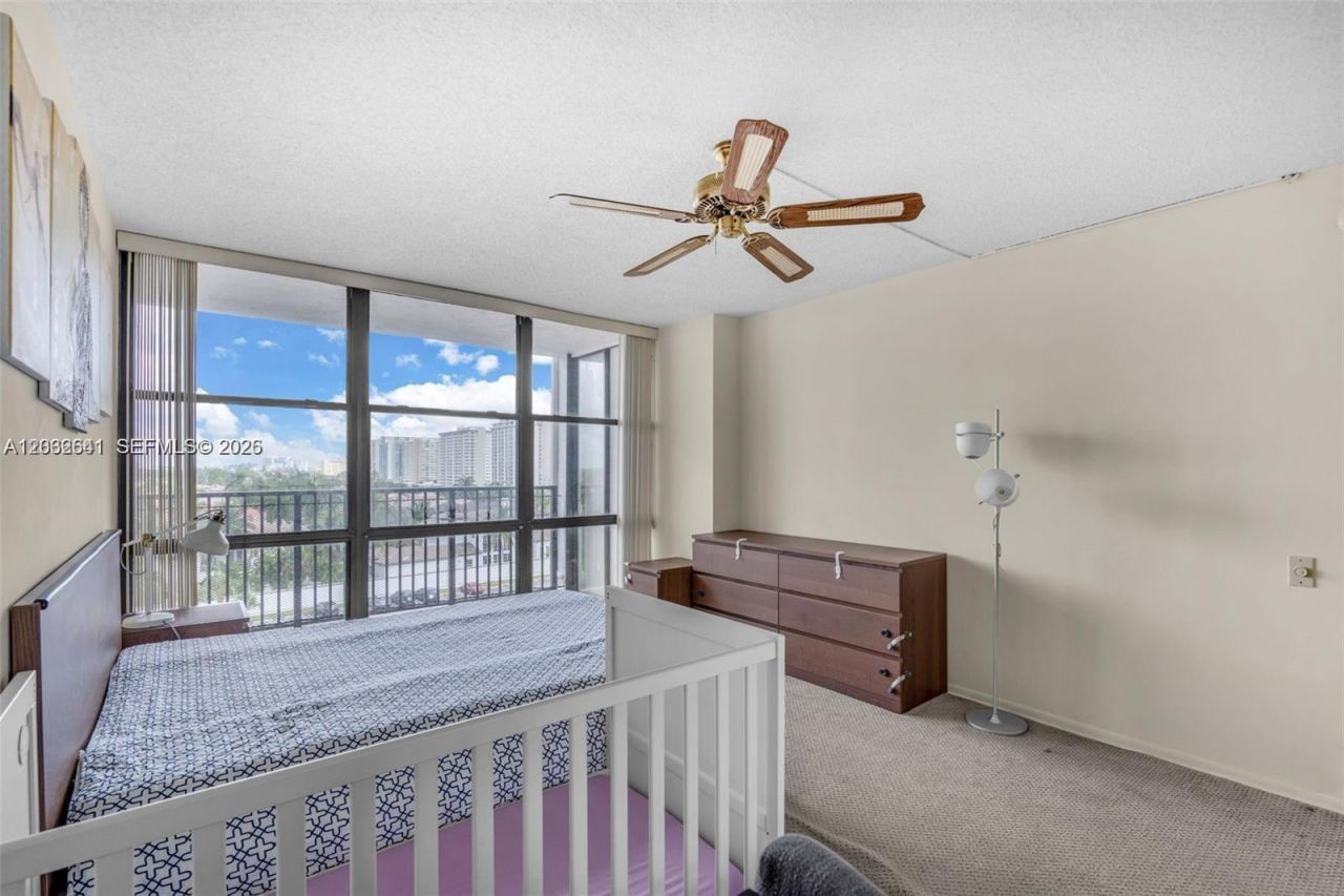 1000 Parkview Dr , Unit 715, Hallandale Beach, FL 33009 Photo