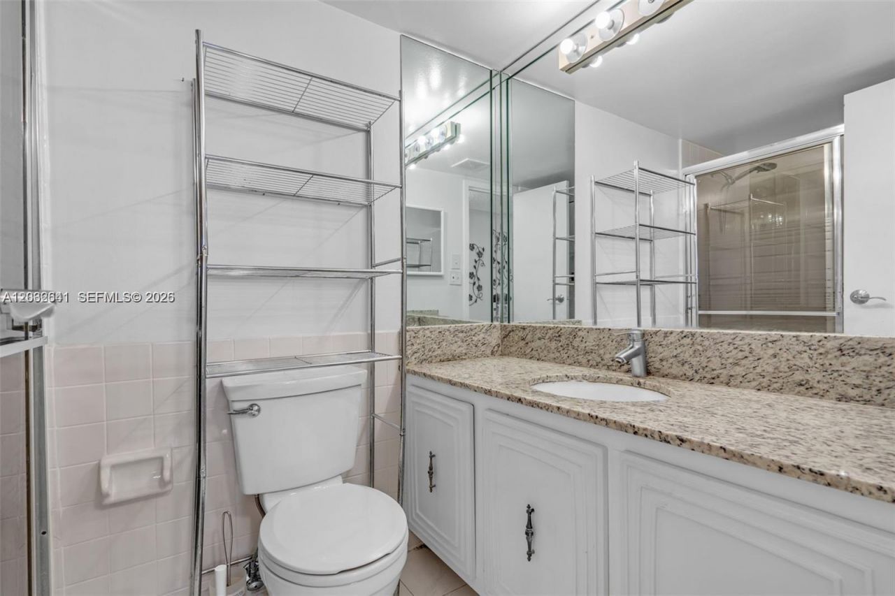 1000 Parkview Dr , Unit 715, Hallandale Beach, FL 33009 Photo