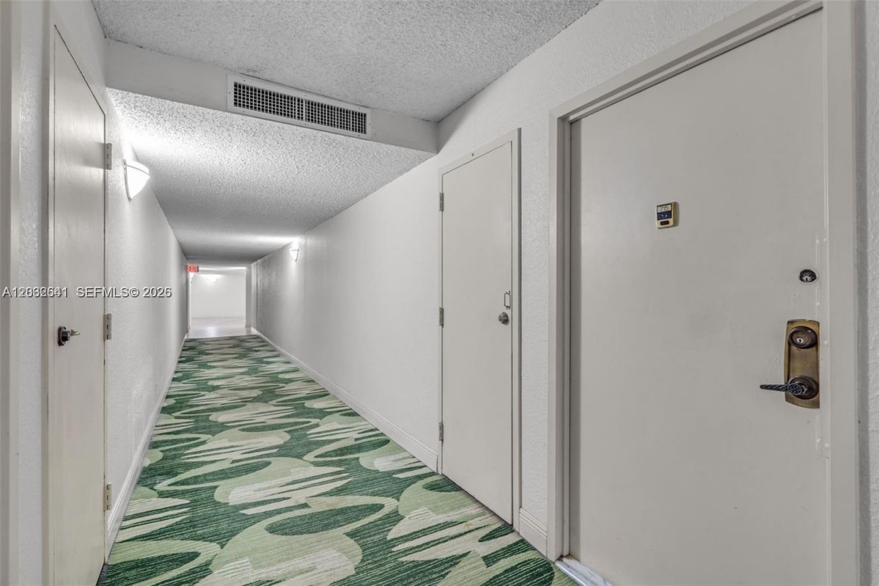 1000 Parkview Dr , Unit 715, Hallandale Beach, FL 33009 Photo