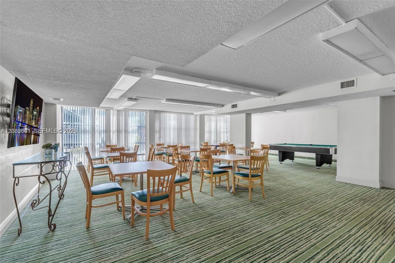 1000 Parkview Dr , Unit 715, Hallandale Beach, FL 33009 Photo