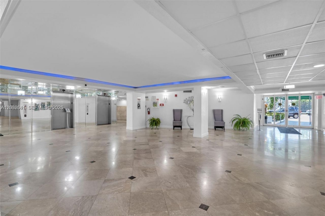 1000 Parkview Dr , Unit 715, Hallandale Beach, FL 33009 Photo