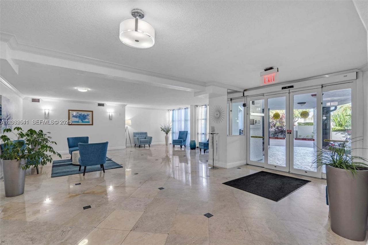 1000 Parkview Dr , Unit 715, Hallandale Beach, FL 33009 Photo