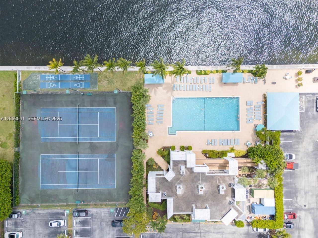 1000 Parkview Dr , Unit 715, Hallandale Beach, FL 33009 Photo
