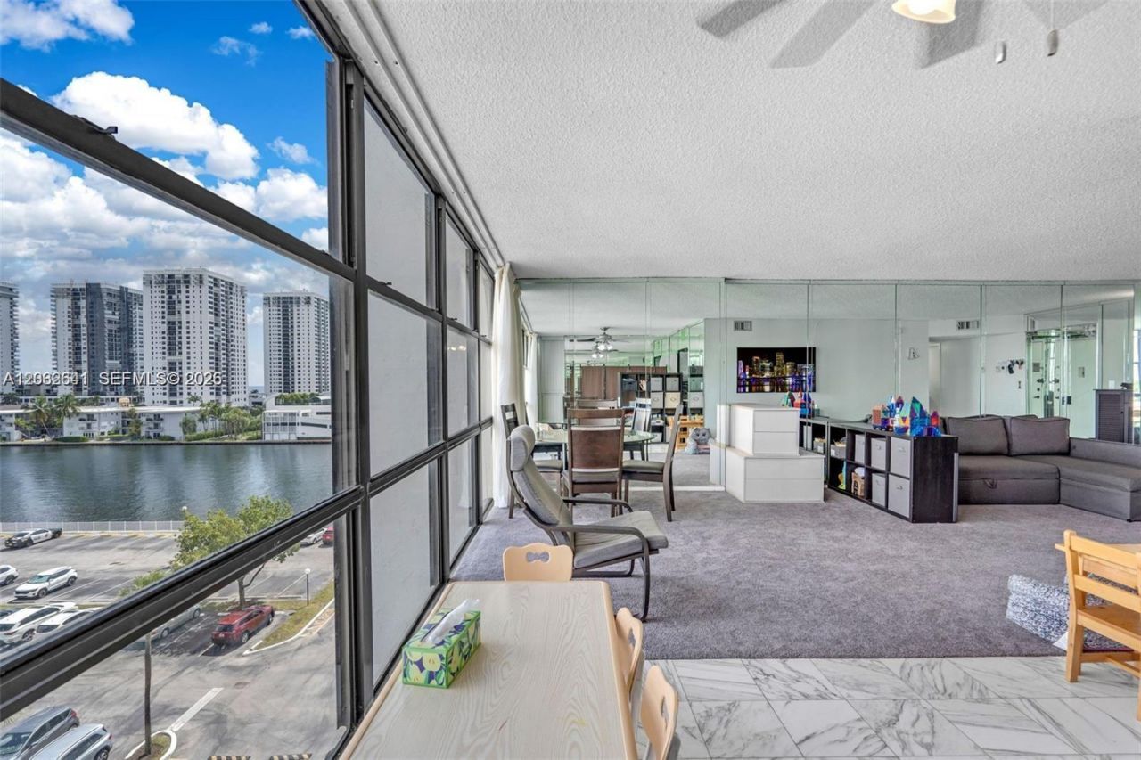 1000 Parkview Dr , Unit 715, Hallandale Beach, FL 33009 Photo