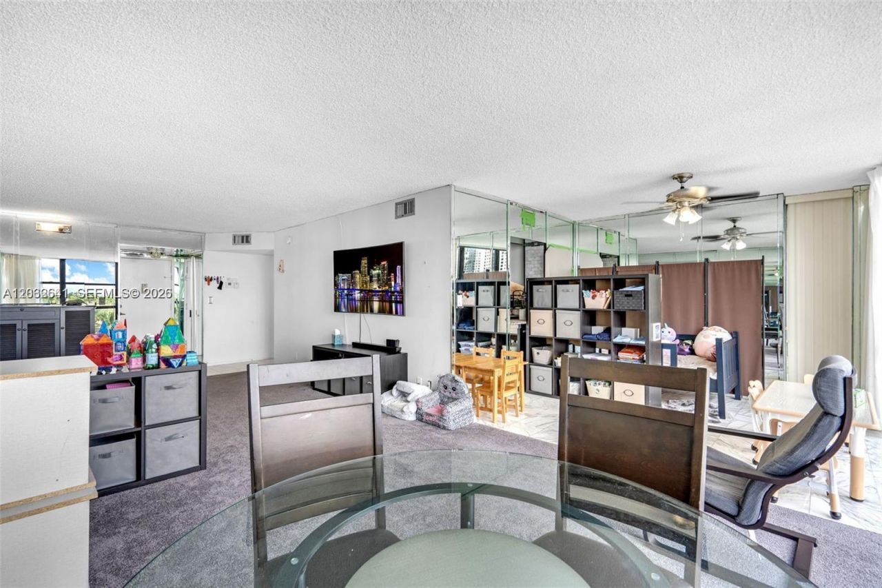 1000 Parkview Dr , Unit 715, Hallandale Beach, FL 33009 Photo