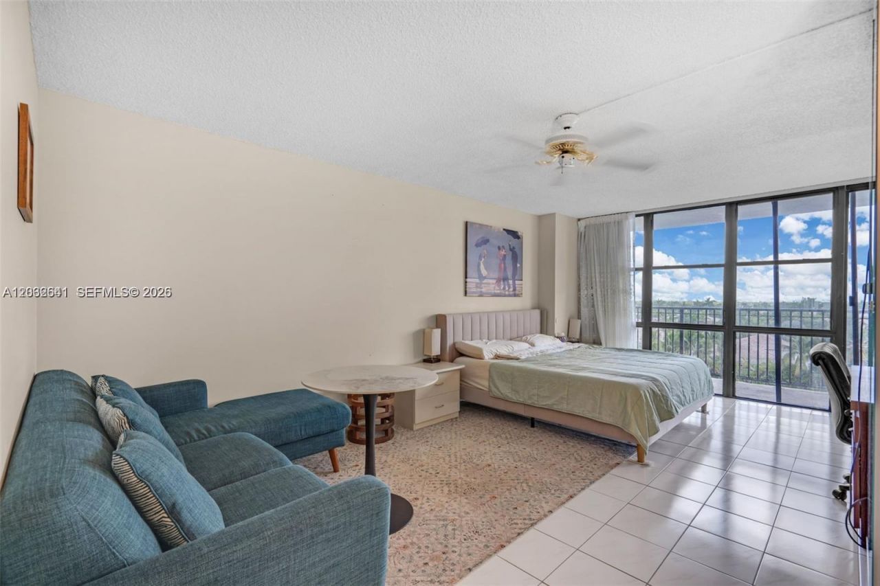 1000 Parkview Dr , Unit 715, Hallandale Beach, FL 33009 Photo