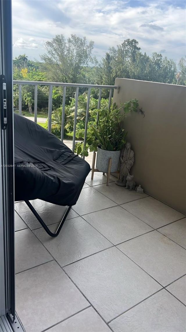 880 NE 69th St , Unit 6R, Miami, FL 33138 Photo