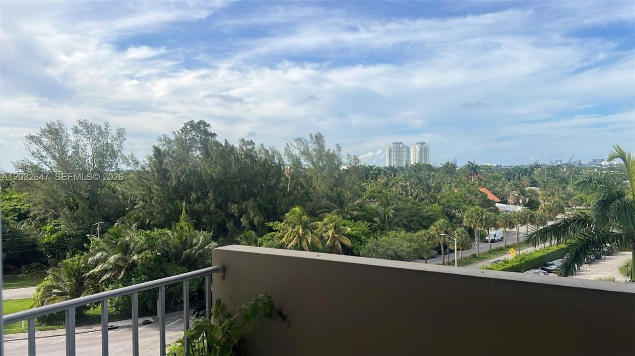 880 NE 69th St , Unit 6R, Miami, FL 33138 Photo