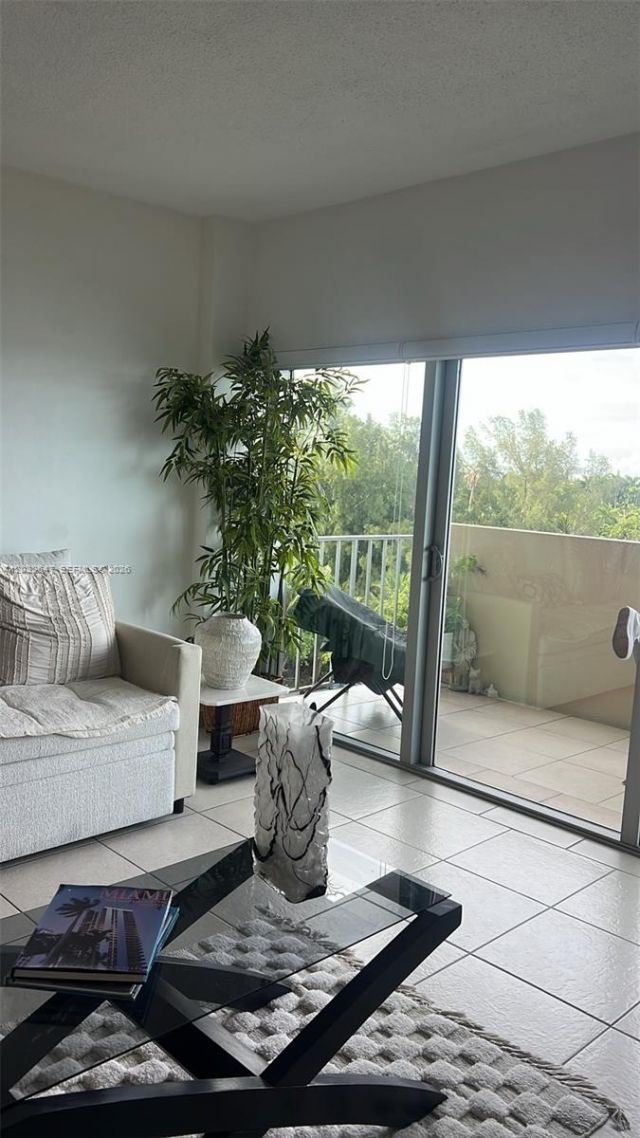 880 NE 69th St , Unit 6R, Miami, FL 33138 Photo