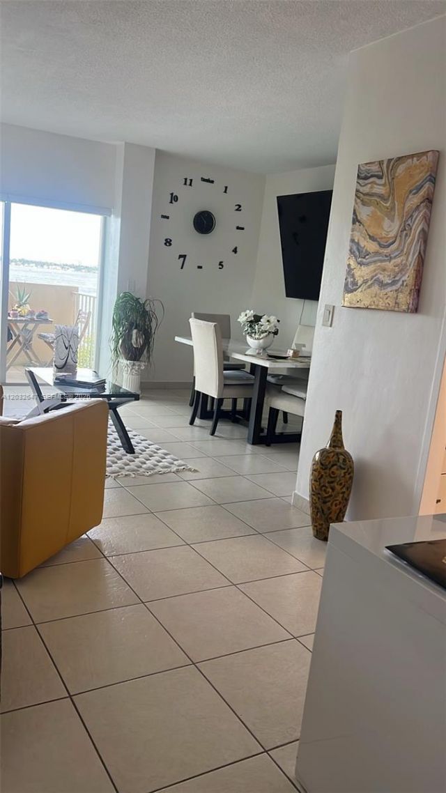 880 NE 69th St , Unit 6R, Miami, FL 33138 Photo