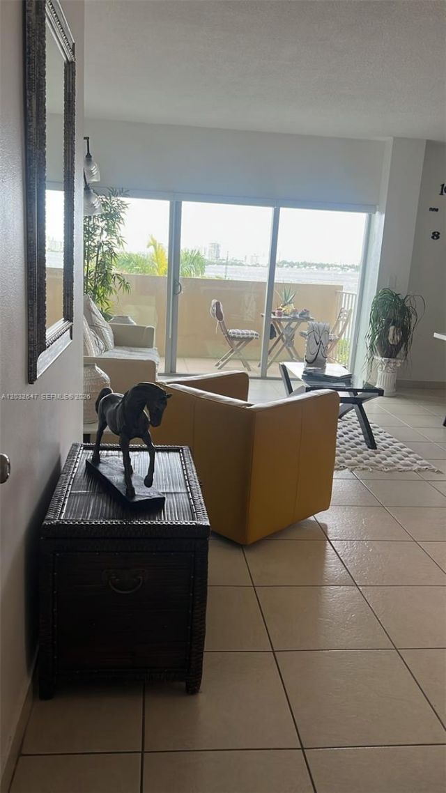 880 NE 69th St , Unit 6R, Miami, FL 33138 Photo