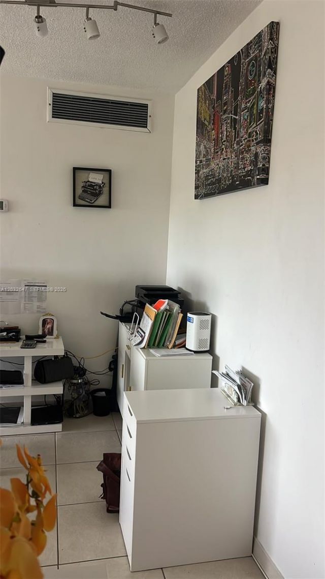 880 NE 69th St , Unit 6R, Miami, FL 33138 Photo