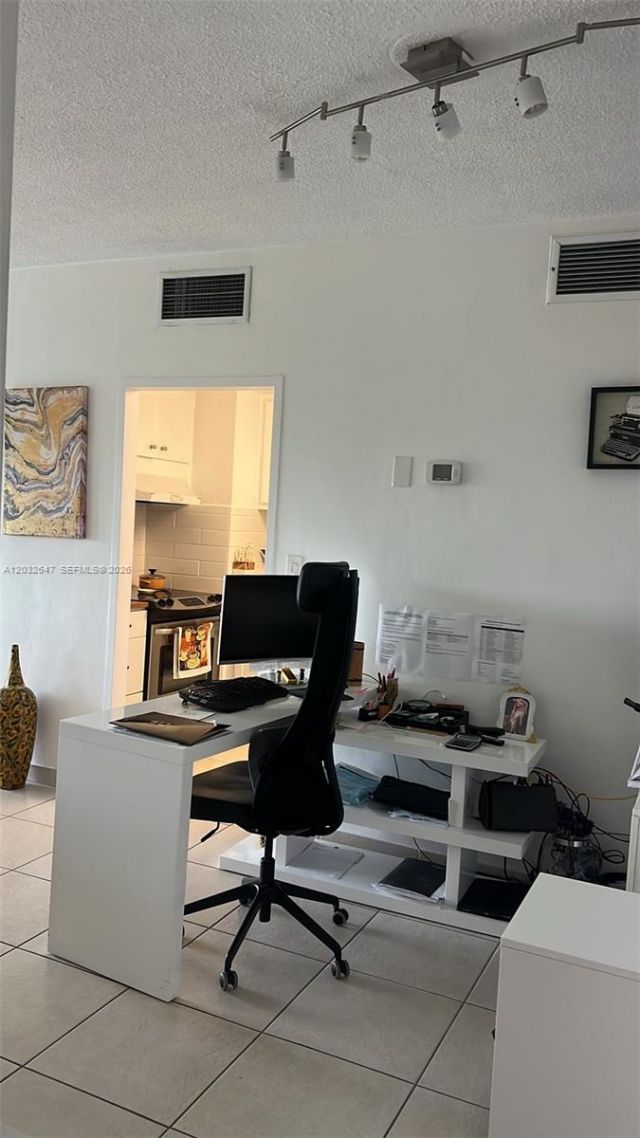 880 NE 69th St , Unit 6R, Miami, FL 33138 Photo