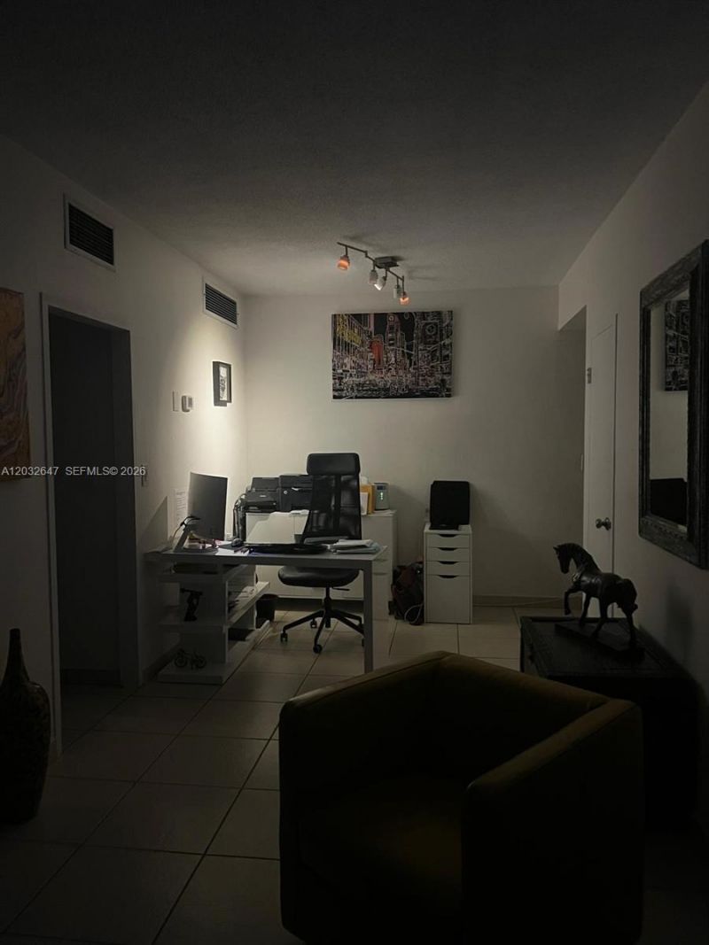 880 NE 69th St , Unit 6R, Miami, FL 33138 Photo
