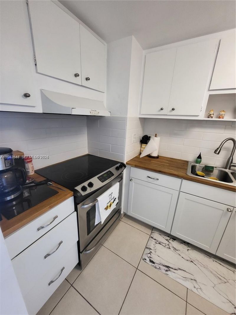 880 NE 69th St , Unit 6R, Miami, FL 33138 Photo