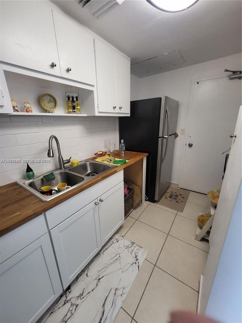 880 NE 69th St , Unit 6R, Miami, FL 33138 Photo