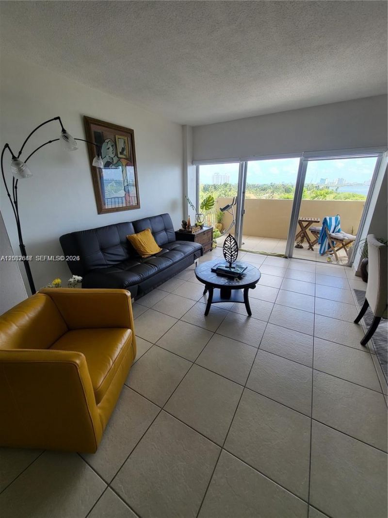880 NE 69th St , Unit 6R, Miami, FL 33138 Photo