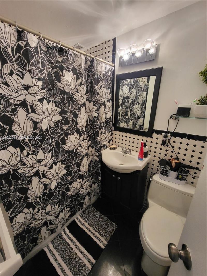 880 NE 69th St , Unit 6R, Miami, FL 33138 Photo