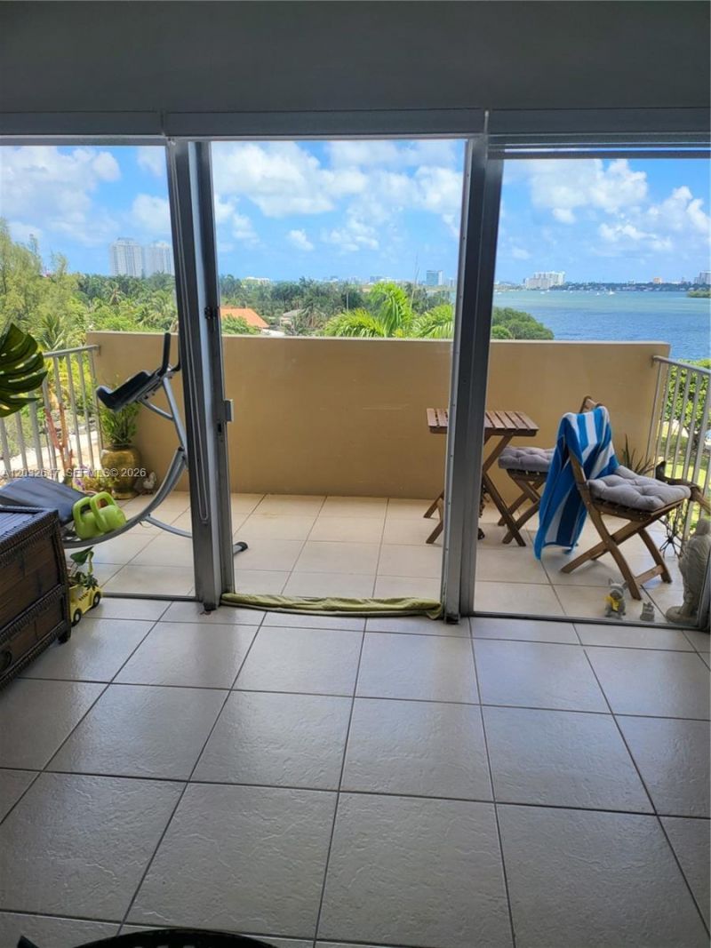 880 NE 69th St , Unit 6R, Miami, FL 33138 Photo