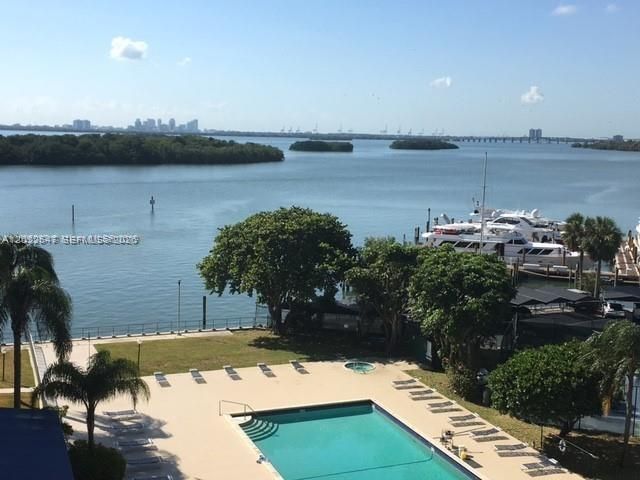 880 NE 69th St , Unit 6R, Miami, FL 33138 Photo
