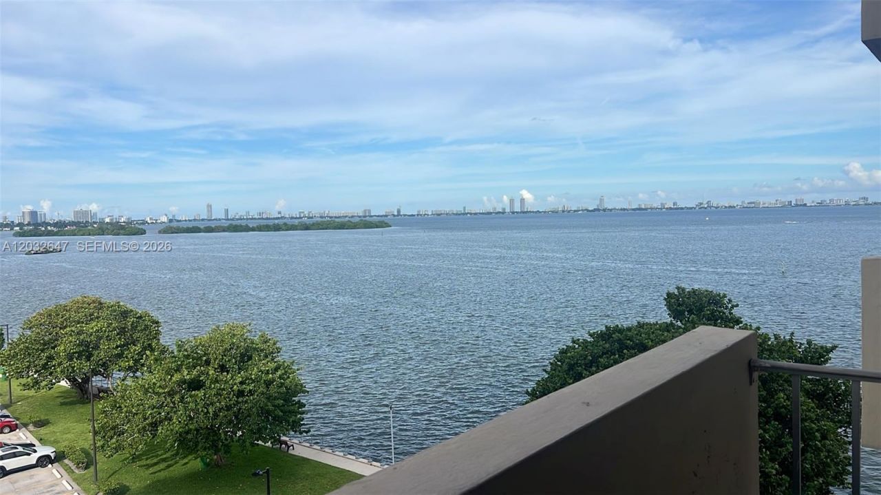 880 NE 69th St , Unit 6R, Miami, FL 33138 Photo