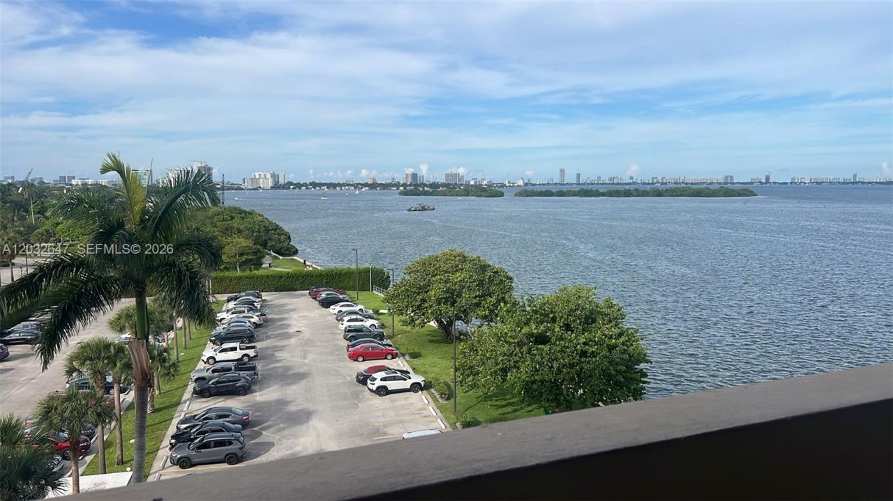 880 NE 69th St , Unit 6R, Miami, FL 33138 Photo